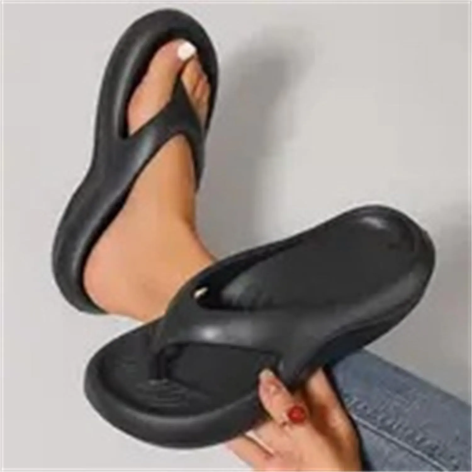Flip Flops with Arch Support for Women Comfortable Orthopedic Slides Sandals for Plantar Fasciitis Ladies Yoga Mat Lightweight Walking Thong Sandals Soft Cushion Shock-Absorbing Shoes