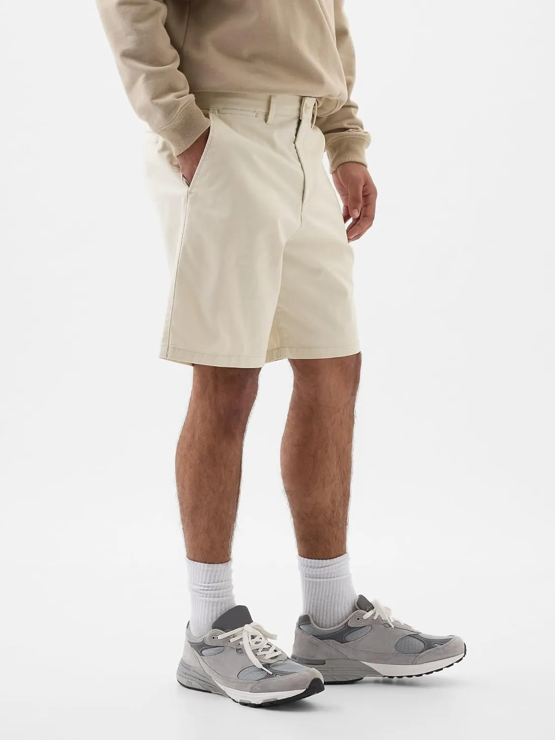 GAP Men's 9" Essential Shorts